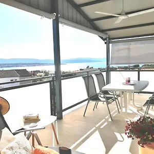 Lovely Sea View House In Island Krk Apartmán