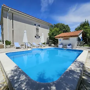  Apartment Mirko